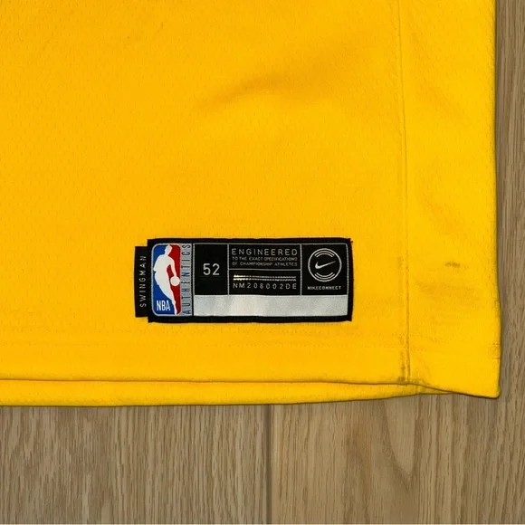 Nike Men's Los Angeles Lakers LeBron James Icon Edition Swingman Jersey Gold 23 - Picture 6 of 6